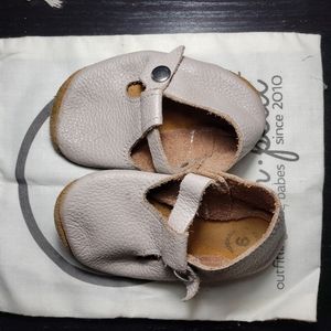Mon Petit Shoes Size: 6 Color: Grey